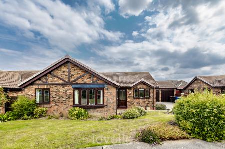 3 bedroom Bungalow for sale in Viscount Way, Humberston, DN36