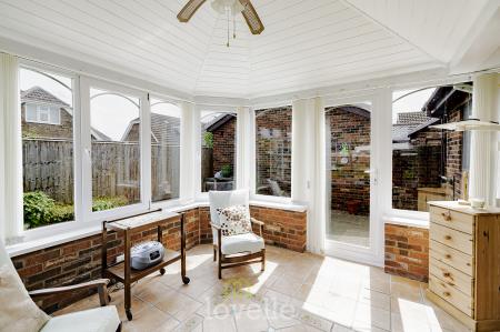 3 bedroom Bungalow for sale in Viscount Way, Humberston, DN36