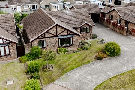 3 bedroom Bungalow for sale in Viscount Way, Humberston, DN36