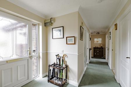 3 bedroom Bungalow for sale in Viscount Way, Humberston, DN36