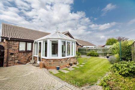 3 bedroom Bungalow for sale in Viscount Way, Humberston, DN36