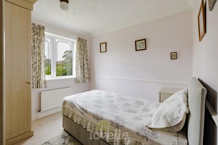 3 bedroom Bungalow for sale in Viscount Way, Humberston, DN36