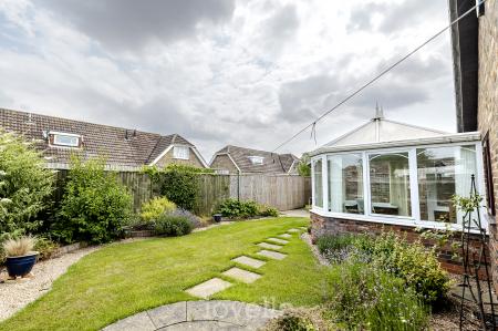 3 bedroom Bungalow for sale in Viscount Way, Humberston, DN36