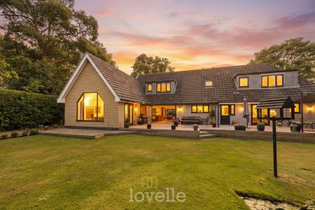 4 bedroom Bungalow for sale in Humberston Avenue, Humberston, DN36