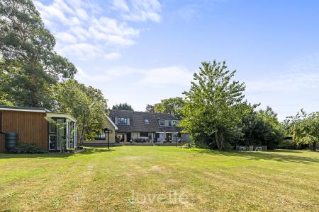 4 bedroom Bungalow for sale in Humberston Avenue, Humberston, DN36