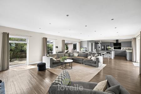 4 bedroom Bungalow for sale in Humberston Avenue, Humberston, DN36