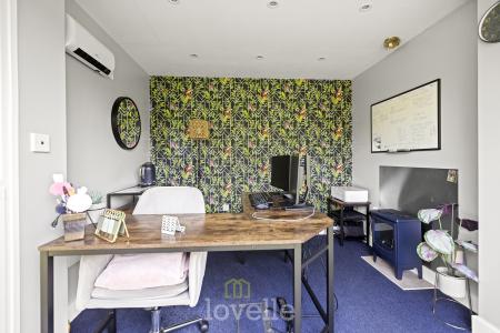 4 bedroom Bungalow for sale in Humberston Avenue, Humberston, DN36