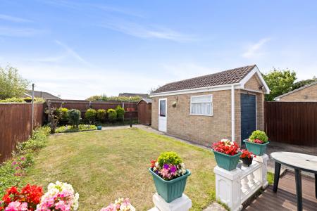 2 bedroom Semi-detached bungalow for sale in Billinghay Court, Cleethorpes, DN35