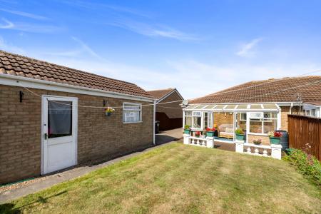 2 bedroom Semi-detached bungalow for sale in Billinghay Court, Cleethorpes, DN35