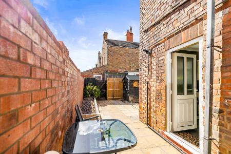 2 bedroom Terraced House for sale in Nicholson Street, Cleethorpes, DN35