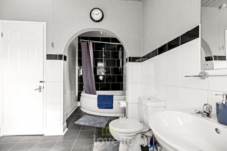 2 bedroom Terraced House for sale in Nicholson Street, Cleethorpes, DN35