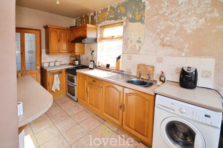 3 bedroom Semi-detached house for sale in Kathleen Avenue, Cleethorpes, DN35