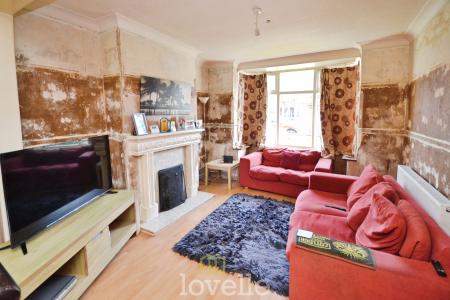 3 bedroom Semi-detached house for sale in Kathleen Avenue, Cleethorpes, DN35