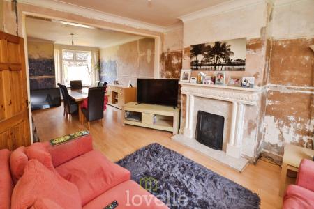 3 bedroom Semi-detached house for sale in Kathleen Avenue, Cleethorpes, DN35