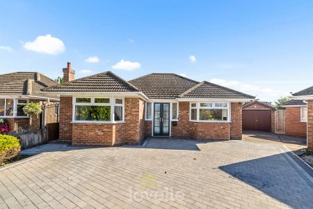 3 bedroom Bungalow for sale in Queen Elizabeth Road, Humberston, DN36