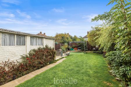 3 bedroom End of terrace house for sale in Penshurst Road, Cleethorpes, DN35