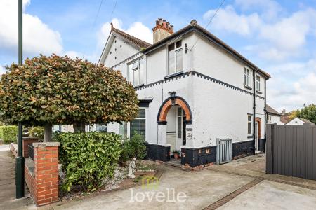 3 bedroom Semi-detached house for sale in Lindum Road, Cleethorpes, DN35