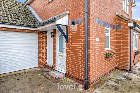 3 bedroom Link detached house for sale in Savoy Court, New Waltham, DN36