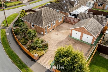 2 bedroom Bungalow for sale in Queen Elizabeth Road, Humberston, DN36