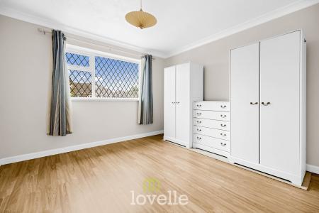 2 bedroom Bungalow for sale in Queen Elizabeth Road, Humberston, DN36