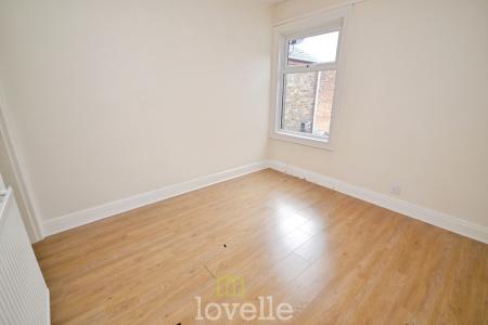 2 bedroom Terraced House for sale in Oxford Street, Cleethorpes, DN35