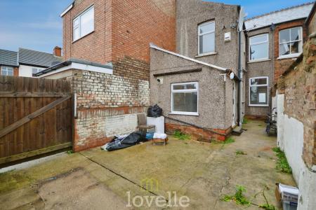 2 bedroom Terraced House for sale in Oxford Street, Cleethorpes, DN35