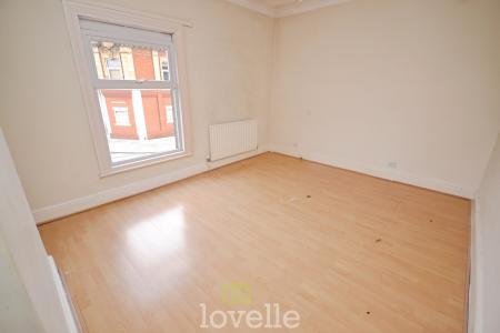 2 bedroom Terraced House for sale in Oxford Street, Cleethorpes, DN35