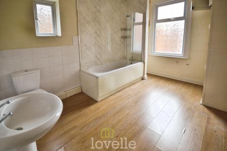 2 bedroom Terraced House for sale in Oxford Street, Cleethorpes, DN35