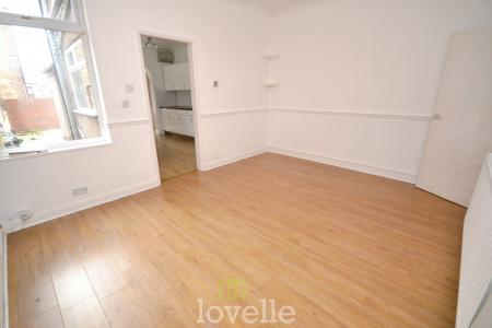 2 bedroom Terraced House for sale in Oxford Street, Cleethorpes, DN35