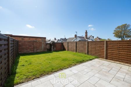 3 bedroom Semi-detached house for sale in Newbold Court, Cleethorpes, DN35