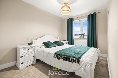 3 bedroom Semi-detached house for sale in Newbold Court, Cleethorpes, DN35