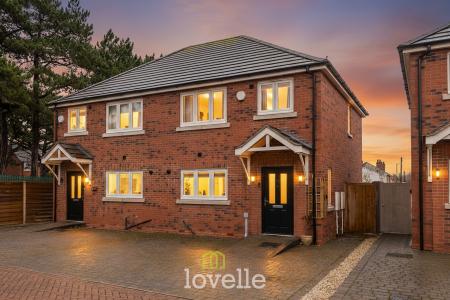 3 bedroom Semi-detached house for sale in Newbold Court, Cleethorpes, DN35