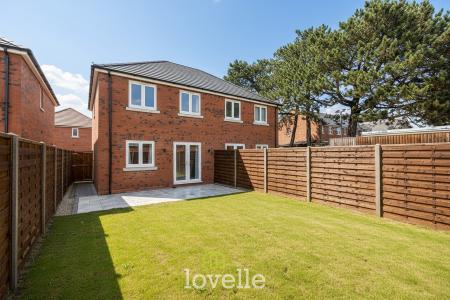 3 bedroom Semi-detached house for sale in Newbold Court, Cleethorpes, DN35