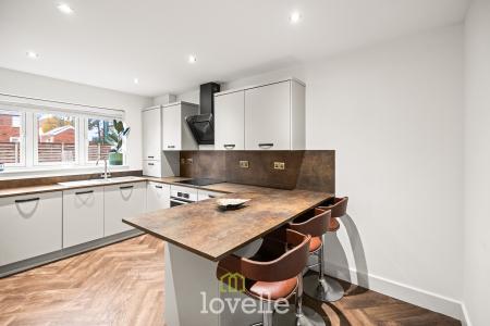 3 bedroom Semi-detached house for sale in Newbold Court, Cleethorpes, DN35