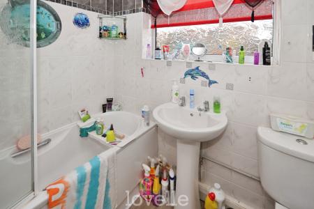 3 bedroom Terraced House for sale in Lovett Street, Cleethorpes, DN35