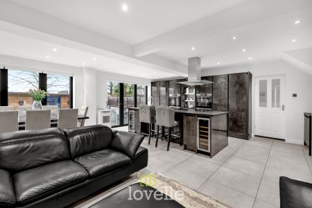 5 bedroom Detached house for sale in Chichester Road, Cleethorpes, DN35