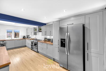 3 bedroom Semi-detached bungalow for sale in Queen Elizabeth Road, Humberston, DN36