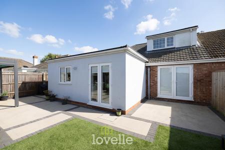 3 bedroom Semi-detached bungalow for sale in Queen Elizabeth Road, Humberston, DN36