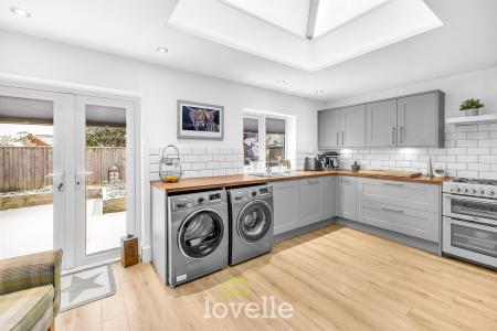 3 bedroom Semi-detached bungalow for sale in Queen Elizabeth Road, Humberston, DN36