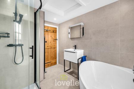 4 bedroom Detached house for sale in Main Street, Fulstow, LN11