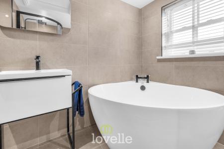 4 bedroom Detached house for sale in Main Street, Fulstow, LN11