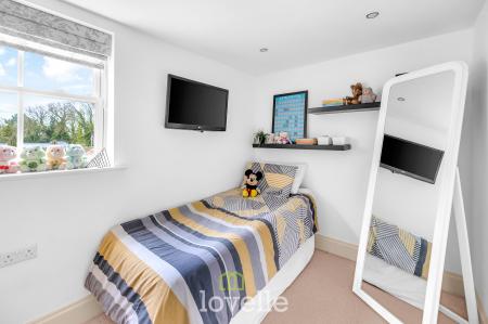 4 bedroom Detached house for sale in Main Street, Fulstow, LN11