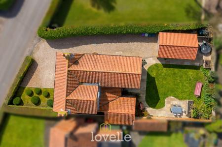 4 bedroom Detached house for sale in Main Street, Fulstow, LN11