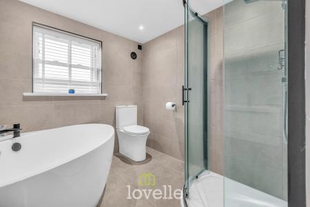 4 bedroom Detached house for sale in Main Street, Fulstow, LN11