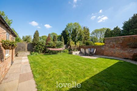 4 bedroom Detached house for sale in Main Street, Fulstow, LN11