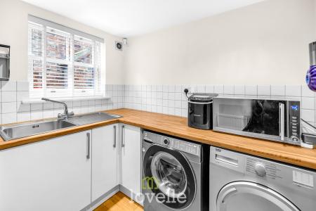 4 bedroom Detached house for sale in Main Street, Fulstow, LN11