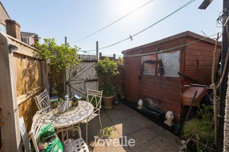 5 bedroom Town house for sale in Harrington Street, Cleethorpes, DN35