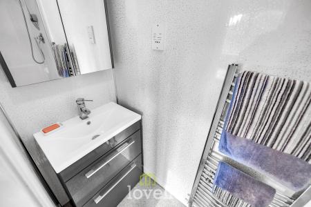 3 bedroom Semi-detached house for sale in Primrose Way, Cleethorpes, DN35