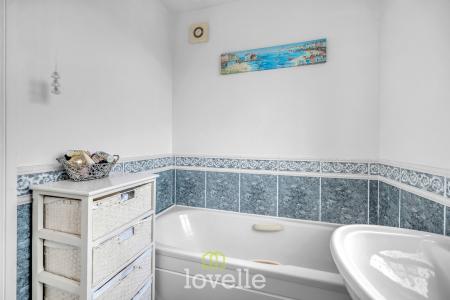 3 bedroom Semi-detached house for sale in Primrose Way, Cleethorpes, DN35