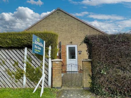 2 bedroom Semi-detached bungalow for sale in Honeyholes Lane, Dunholme, LN2